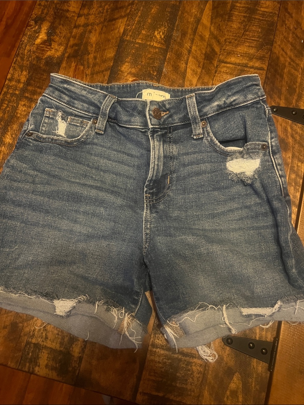 Maurice’s jean short distressed size 4